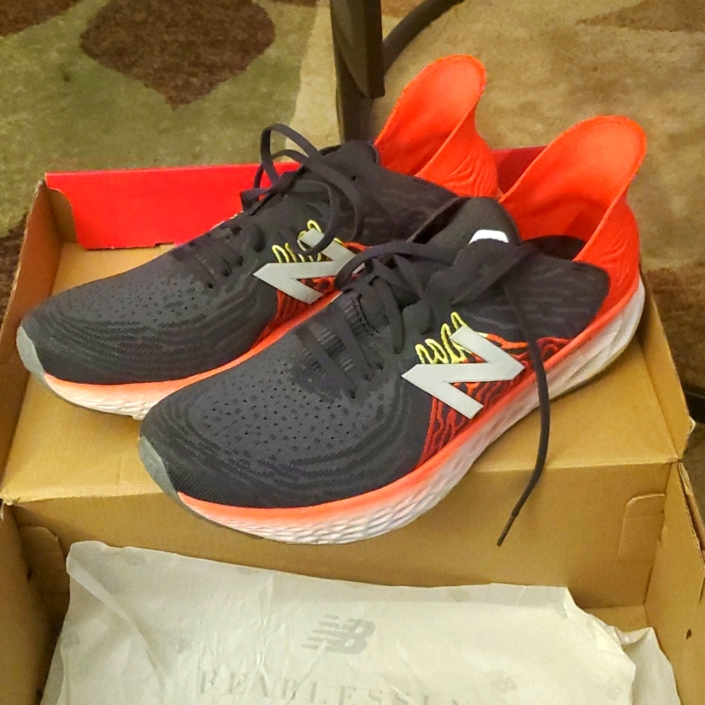 Men's New Balance Running Shoes- SZ-13. EUC, Orange and Blue